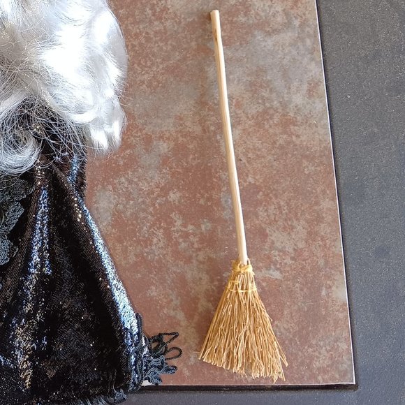 Effanbee Story Book Collection Wicked Witch  (Not from Wizard of Oz) - Picture 6 of 7